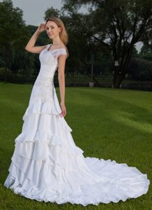 White A-line V-neck 2013 Wedding Dresses with Ruffled Layers and Court Train