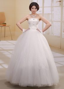 Simple Ball Gown Beaded Bridal Dresses for Women with Strapless in Low Price