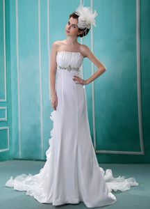 Fashionable Strapless Prom Wedding Dress with Ruffles and Beadings