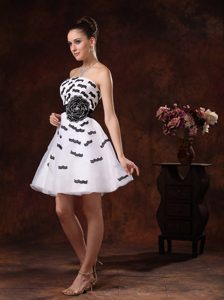 Black and White Strapless Cocktail Dress for Prom with Appliques and Hand Flower