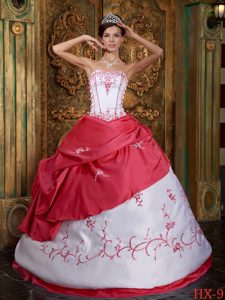 Red and White Tony Strapless Satin Quinceanera Dresses Gowns with Embroidery