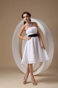 Perfect Strapless Knee-length White Bridesmaid Dress with Ruches and Sash