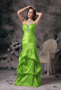 Sweetheart Long Spring Green Ruched Beaded Prom Dress with Pick-ups