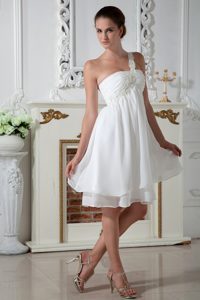 White One Shoulder Knee-length Ruched Chiffon Prom Dresses with Appliques