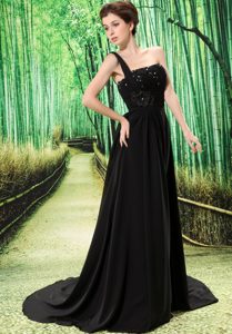 Black One Shoulder Appliqued Prom Dresses for End of Year Socials with Sweep