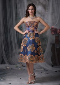Unique Navy Blue A-line Strapless Prom Dress for Ladies with Appliques