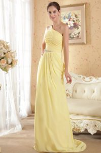 Yellow Ruched One Shoulder Modern Prom Court Dress with Zipper-up Back