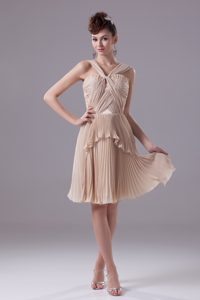 Ruffled V-neck Knee-length Attractive Prom Holiday Dresses in Champagne