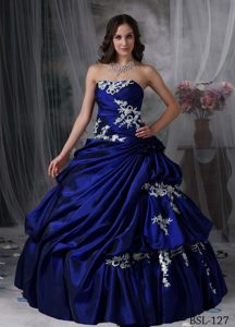 Luxurious Blue Strapless Quinceanera Dress with Appliques Decorated