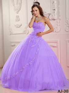 Classical Ball Gown Sweetheart Sweet Sixteen Dresses with Appliques in Lilac