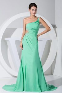 One Shoulder Beaded Charming Green Prom Dress for Girls with Brush Train
