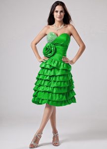 Luxurious Green Green Prom Gown Dress with Ruffled Layers and Flower