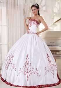 Satin Strapless Red Embroidery White Sweet 16 Dresses with Lace Up Back