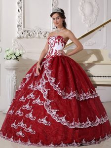Essential Wine Red and White Strapless Quinces Dresses in Organza with Appliques