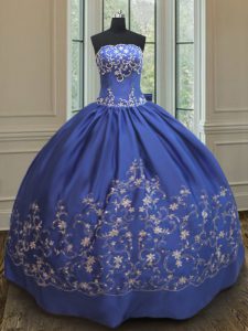 Stylish Royal Blue Lace Up Strapless Embroidery Quince Ball Gowns Satin Sleeveless