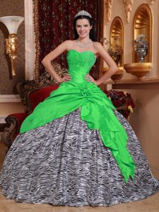Sweetheart Long Beaded Low Price Quinceanera Dresses in