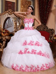 White Ball Gown Sweetheart Elegant Quinceanera Gown Dresses in Organza