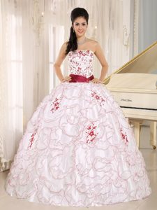 White and Red Strapless Quinceanera Gown Dresses with Ruffles and Appliques