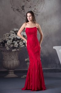 Long Strapless Beaded Lace Decorated Red Celebrity Dress with Appliques