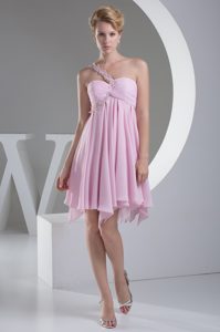 Appliqued Single Shoulder Celebrity Dresses with Ruffled Edge and Cutout in Pink