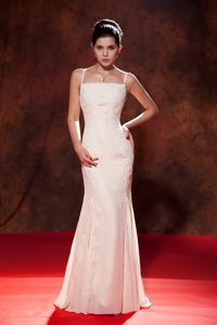 Elegant White Mermaid Evening Gown Dresses with Spaghetti Straps Embroidery