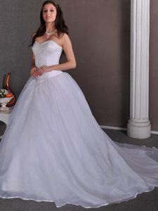 Sweetheart Chapel Train Organza Ball Gown Dress for Wedding with Beading