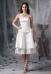 Simple A-line Strapless Dress for Brides to Knee-length with Ruche