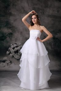 Pretty A-line Strapless Dress for Brides in Organza with Hand Made Flower