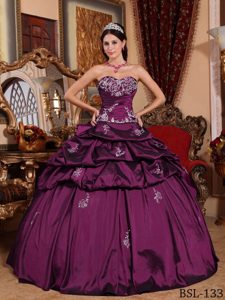 Purple Sweetheart Appliques Dresses for 15 with Layered Ruffles