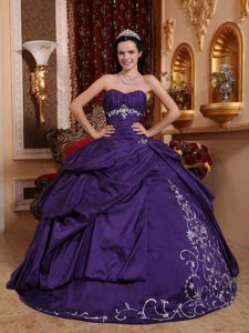 Elegant Ball Gown Purple Quinceanera Dresses in with Embroidery