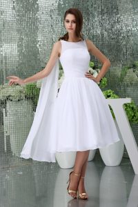 Nice Bateau Knee-length Princess Chiffon Wedding Dress with Watteau Train