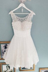 Lace Scoop Sleeveless Zipper Beading Prom Dresses in White