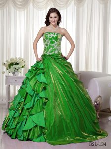 Spring Green Strapless Quinceanera Dress with Ruffles and Appliques for Less