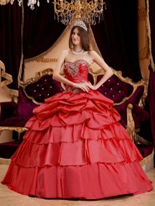 Sweetheart Coral Red Quinceanera Dresses with Pick-ups and Appliques
