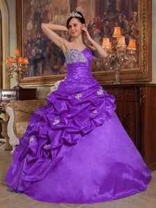 Purple Sweetheart Quinceanera Dresses with Appliques and Pick Ups