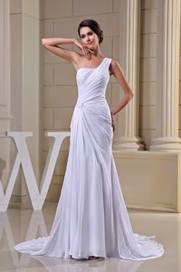 One Shoulder Brush Train White Chiffon Beach Wedding Dress with Ruching