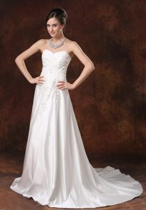 Sweetheart Dress for Wedding with Appliques and Court Train for Spring