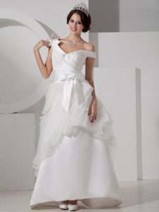 Unique A-line V-neck Women Wedding Dresses with Bowknot and Tulle