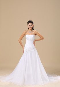 Appliques Decorate Prom Wedding Dress with Heart Sharped Neckline for 2013