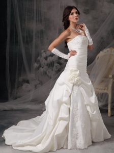 Pretty Prom Wedding Dress with Ruches and Handle Flowers in Lace and Taffeta