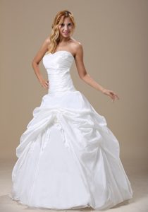 Sweetheart Ball Gown Long Sweet Wedding Dresses with Appliques