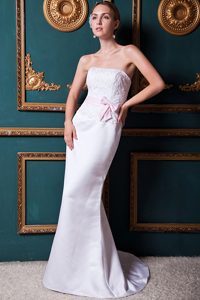 Strapless Brush Train Pretty Wedding Dress with Appliques