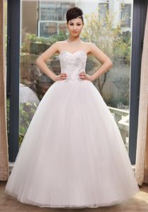 Sweetheart Tulle Long Wedding Dresses with Beading and Ruching