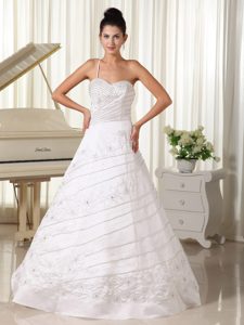 Spaghetti Strap Beaded Ruched Wedding Dress for Cheap with Embroidery