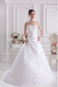On Sale White A-line Sweetheart Sleeveless Satin With Brush Train Zipper Beading and Appliques Wedding Gowns