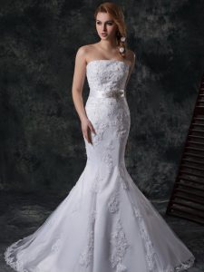 Super Mermaid Sleeveless Lace Lace Up Wedding Dresses in White with Beading and Appliques and Belt