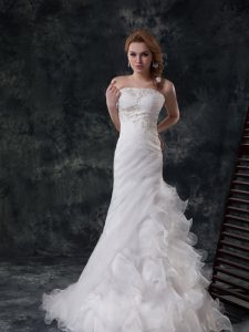 White Strapless Neckline Beading and Appliques and Ruching Wedding Dresses Sleeveless Lace Up