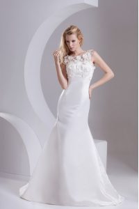 Fitting Taffeta Sleeveless Wedding Gowns Sweep Train and Lace