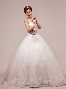 Sequins Sweetheart Sleeveless Wedding Dress Floor Length Lace and Appliques and Ruching and Belt White Tulle and Lace