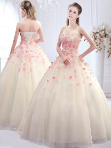 Stunning Sweetheart Sleeveless Tulle Wedding Dress Appliques Lace Up
